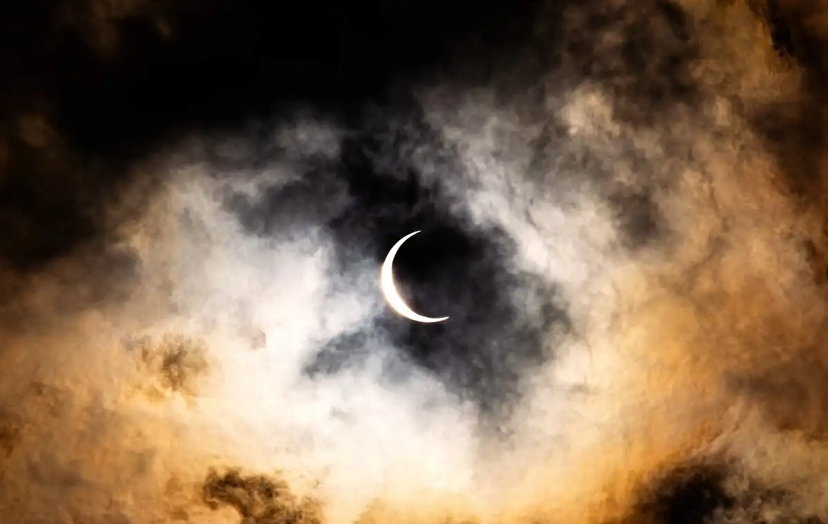 https://astroserwis.com/wp-content/uploads/2022/10/22-10-20-zacmienie-slonca-skorpion-25-10-22.webp