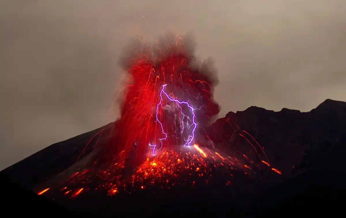 https://astroserwis.com/wp-content/uploads/2024/07/24-7-15-Erupcja-turbulencje-mars-uran-przewrot.webp