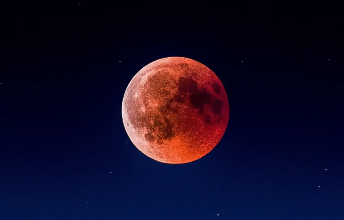 https://astroserwis.com/wp-content/uploads/2025/03/25-3-14-krwawy-ksiezyc-zacmienie.webp