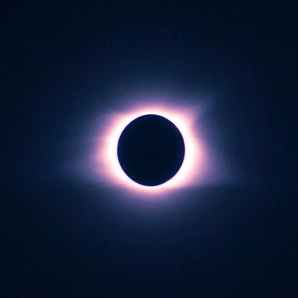 https://astroserwis.com/wp-content/uploads/2026/07/26-8-12-zacmienie-slonca-widoczne-w-polsce_reset.webp